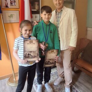 20260428 140114 Nina i Antoni z klasy 2S w Rodzinnym Turnieju Szachowym 20260428 140114 Nina i Antoni z klasy 2S w Rodzinnym Turnieju Szachowym