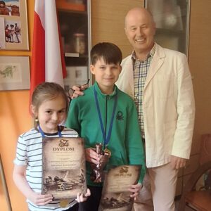 20260428 140114 n Nina i Antoni z klasy 2S w Rodzinnym Turnieju Szachowym 20260428 140114 n Nina i Antoni z klasy 2S w Rodzinnym Turnieju Szachowym