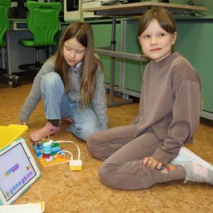 IMG 8057 Koło informatyczne – „Z robotyką za pan brat” zajęcia w kl. 1 – 3 IMG 8057 Koło informatyczne – „Z robotyką za pan brat” zajęcia w kl. 1 – 3