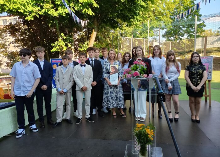 IMG 20260624 181223 072233 24.06.26 (śr.) – zakończenie zajęć w kl. VIIL, VIIM i VIII – rozdanie świadectw i wręczenie nagród