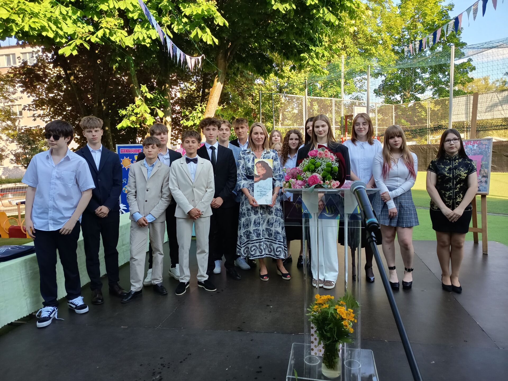 IMG 20260624 181223 072233 24.06.26 (śr.) – zakończenie zajęć w kl. VIIL, VIIM i VIII – rozdanie świadectw i wręczenie nagród