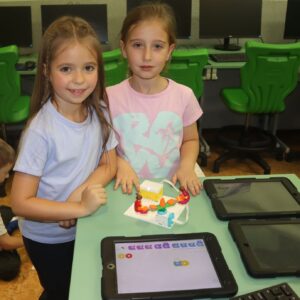 IMG 9248 Koło informatyczne – „Z robotyką za pan brat” zajęcia w kl. 1 – 3 IMG 9248 Koło informatyczne – „Z robotyką za pan brat” zajęcia w kl. 1 – 3