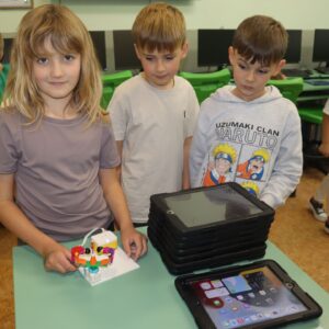 IMG 9249 Koło informatyczne – „Z robotyką za pan brat” zajęcia w kl. 1 – 3 IMG 9249 Koło informatyczne – „Z robotyką za pan brat” zajęcia w kl. 1 – 3