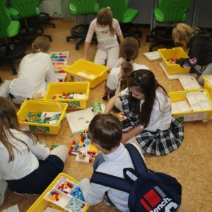 IMG 9438 Koło informatyczne – „Z robotyką za pan brat” zajęcia w kl. 1 – 3 IMG 9438 Koło informatyczne – „Z robotyką za pan brat” zajęcia w kl. 1 – 3