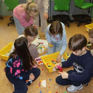 IMG 9462 Koło informatyczne – „Z robotyką za pan brat” zajęcia w kl. 1 – 3 IMG 9462 Koło informatyczne – „Z robotyką za pan brat” zajęcia w kl. 1 – 3