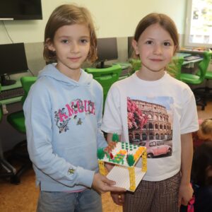 IMG 9465 Koło informatyczne – „Z robotyką za pan brat” zajęcia w kl. 1 – 3 IMG 9465 Koło informatyczne – „Z robotyką za pan brat” zajęcia w kl. 1 – 3